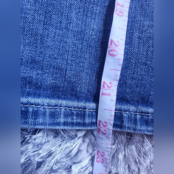 Miss Me Girls Size 8 Cropped Denim Embroidered Pocket Jeans - Picture 3 of 8